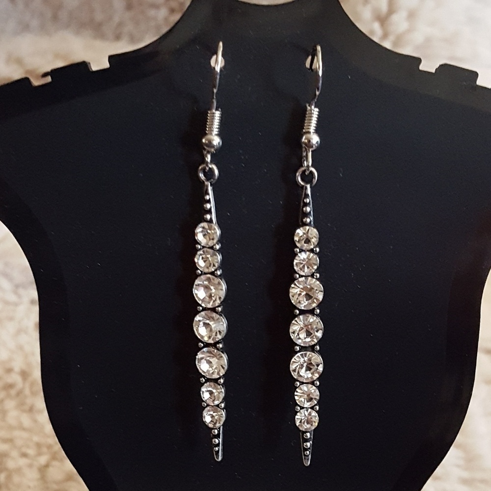🆕 Urban‎ Boutique-Silver & Rhinestone Drop Earring